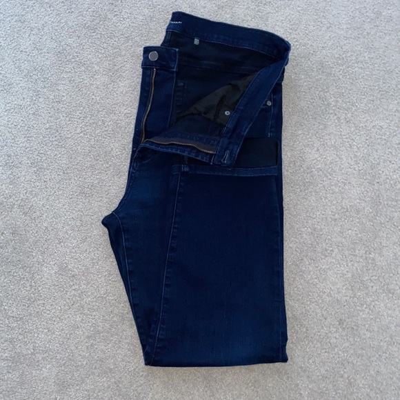 Elie Tahari - Picture 2 of 5